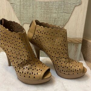 Beige Enzo Angiolini Size 9 cutout peep-toe ankle boots with studs